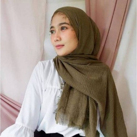 gaya hijab pashmina crinkle